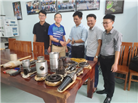 Bộ môn Chế tạo máy tiếp nhận các mẫu vật do nhà máy Z756 tặng 