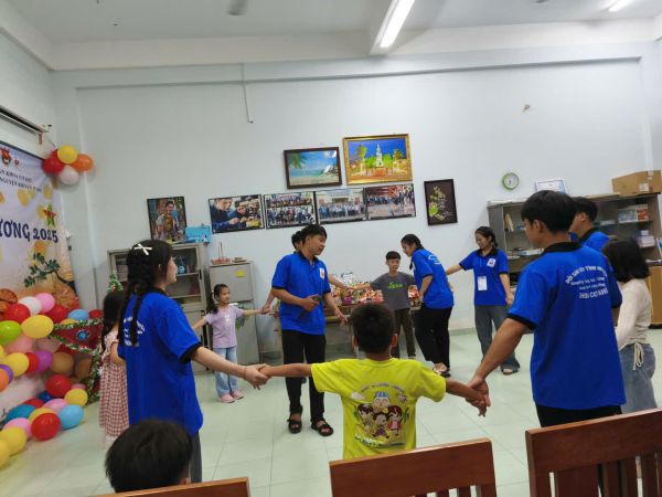 “Vầng Trăng Yêu Thương 2025” – Tết Trung thu ấm áp tình thân, lan tỏa yêu thương