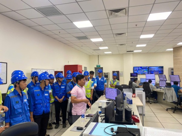 SINH VIÊN K67 THAM QUAN NHÀ MÁY NHIỆT ĐIỆN VÂN PHONG