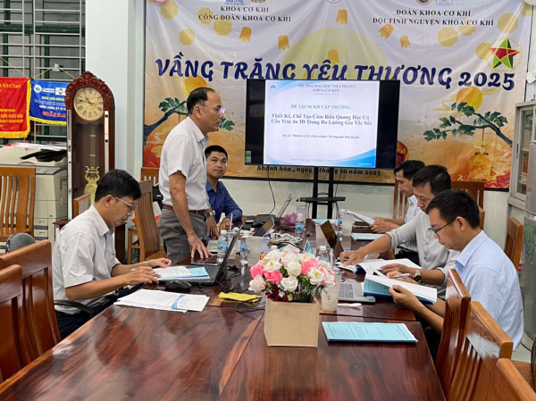 Khoa Cơ khí tổ chức nghiệm thu hai đề tài Nghiên cứu khoa học cấp Trường đợt 2 năm 2025