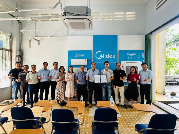 Khoa Cơ khí tiếp nhận tài trợ máy điều hòa không khí và trang thiết bị từ Công ty Midea Việt Nam