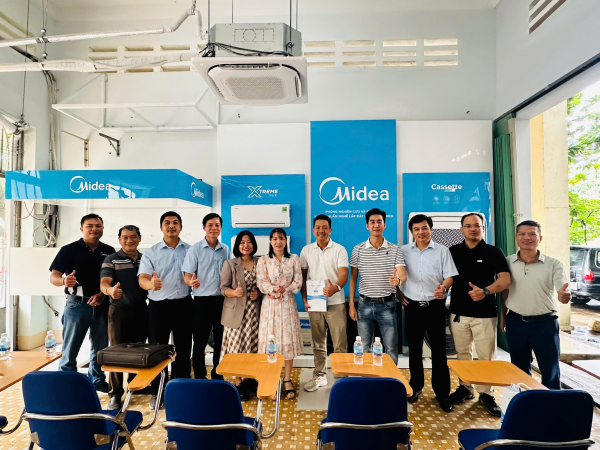 Khoa Cơ khí tiếp nhận tài trợ máy điều hòa không khí và trang thiết bị từ Công ty Midea Việt Nam