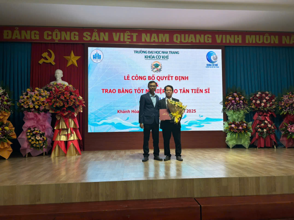 KHOA CƠ KHÍ TỔ CHỨC CÔNG BỐ QUYẾT ĐỊNH VÀ TRAO BẰNG TIẾN SĨ CHO NCS HỒ HỮU HUY