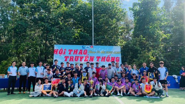 CHUNG KẾT GIẢI BÓNG ĐÁ & BẾ MẠC HỘI THAO TRUYỀN THỐNG SV KHOA CƠ KHÍ 2025–2026
