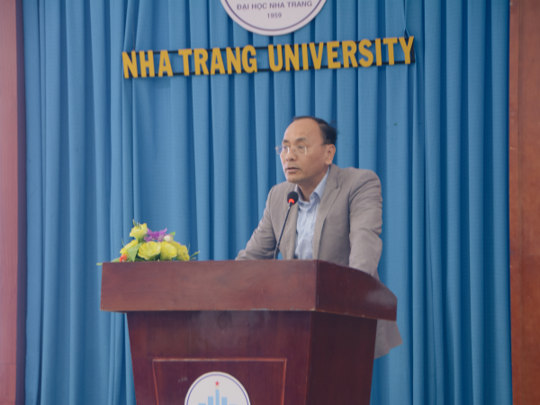 KHOA CƠ KHÍ TỔ CHỨC HỘI THẢO CHUYÊN NGÀNH VÀ TRAO HỌC BỔNG 230 TRIỆU CHO SINH VIÊN KHÓ KHĂN ẢNH HƯỞNG LŨ LỤT NĂM 2025