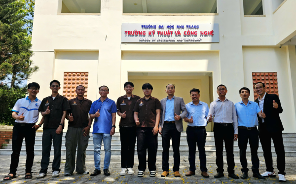 KHOA CƠ KHÍ TỔ CHỨC LỄ ĐÓN TIẾP ĐOÀN SINH VIÊN RAJAMANGALA UNIVERSITY OF TECHNOLOGY ISAN (THÁI LAN) SANG THỰC TẬP VÀ TRAO ĐỔI HỌC THUẬT QUỐC TẾ