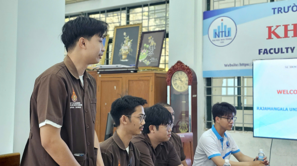 KHOA CƠ KHÍ TỔ CHỨC LỄ ĐÓN TIẾP ĐOÀN SINH VIÊN RAJAMANGALA UNIVERSITY OF TECHNOLOGY ISAN (THÁI LAN) SANG THỰC TẬP VÀ TRAO ĐỔI HỌC THUẬT QUỐC TẾ