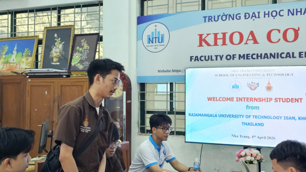 KHOA CƠ KHÍ TỔ CHỨC LỄ ĐÓN TIẾP ĐOÀN SINH VIÊN RAJAMANGALA UNIVERSITY OF TECHNOLOGY ISAN (THÁI LAN) SANG THỰC TẬP VÀ TRAO ĐỔI HỌC THUẬT QUỐC TẾ