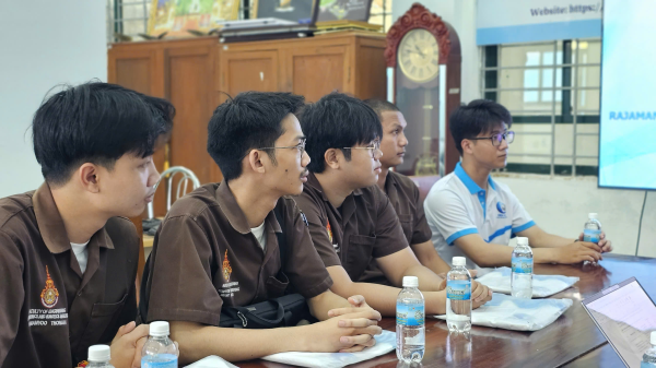 KHOA CƠ KHÍ TỔ CHỨC LỄ ĐÓN TIẾP ĐOÀN SINH VIÊN RAJAMANGALA UNIVERSITY OF TECHNOLOGY ISAN (THÁI LAN) SANG THỰC TẬP VÀ TRAO ĐỔI HỌC THUẬT QUỐC TẾ