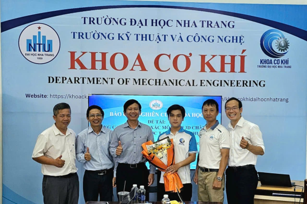 KHỞI ĐẦU BỠ NGỠ, KHÉP LẠI TỰ HÀO: HÀNH TRÌNH 4 NĂM ĐẠI HỌC VÀ DẤU ẤN NGHIÊN CỨU KHOA HỌC