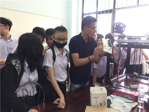 ĐÓN TIẾP ĐOÀN HỌC SINH TRƯỜNG THCS ÂU CƠ, NHA TRANG  ĐẾN THAM QUAN KHOA CƠ KHÍ