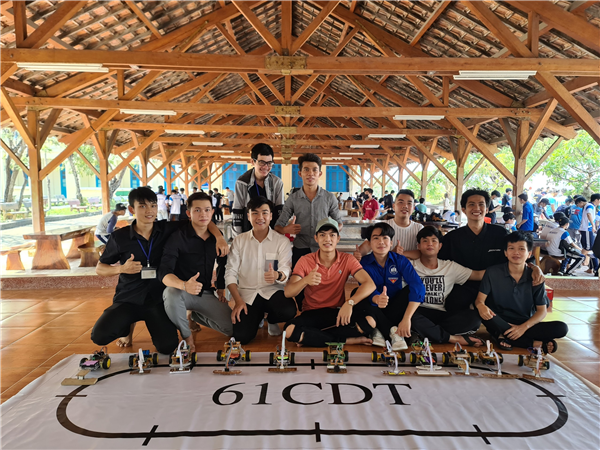 Hoạt động CLB sinh viên ngành Cơ điện tử tháng 4