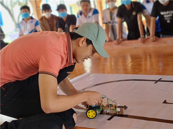 Hoạt động CLB sinh viên ngành Cơ điện tử tháng 4