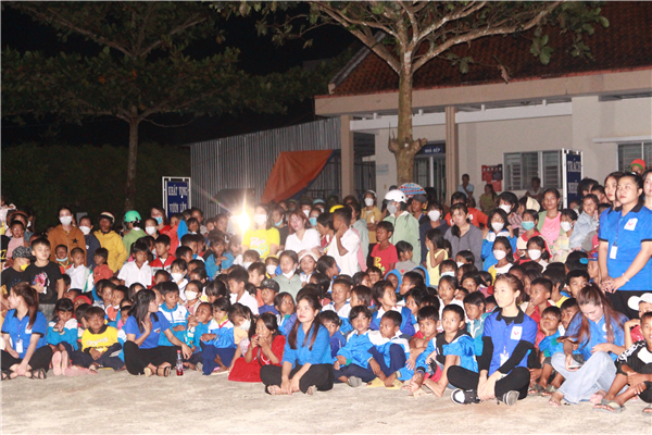 ĐOÀN KHOA CƠ KHÍ TỔ CHỨC THÀNH CÔNG CHƯƠNG TRÌNH TRUNG THU “VẦNG TRĂNG YÊU THƯƠNG 2022”