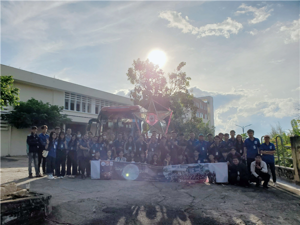 ĐOÀN KHOA CƠ KHÍ TỔ CHỨC THÀNH CÔNG CHƯƠNG TRÌNH TRUNG THU “VẦNG TRĂNG YÊU THƯƠNG 2022”