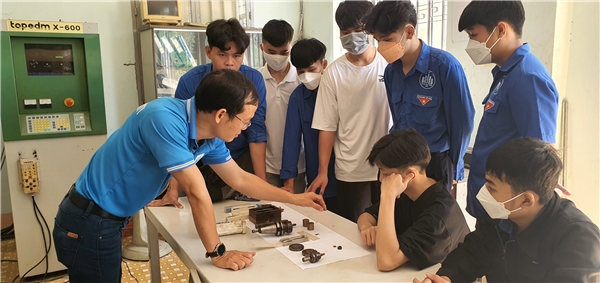 BỘ MÔN CHẾ TẠO MÁY TỔ CHỨC GẶP MẶT TÂN SINH VIÊN 