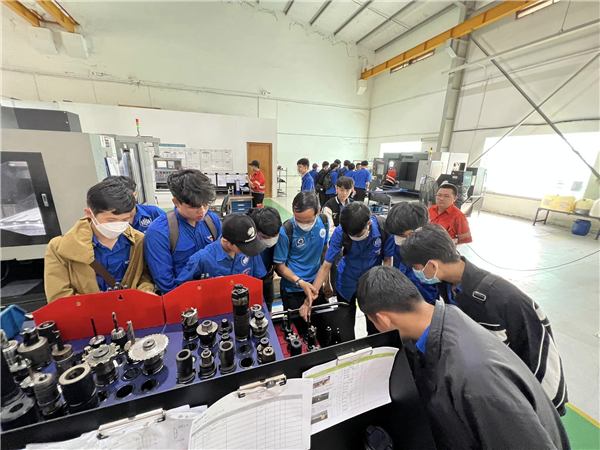 BỘ MÔN CHẾ TẠO MÁY ĐƯA SINH VIÊN K64 ĐI THAM QUAN THỰC TẾ