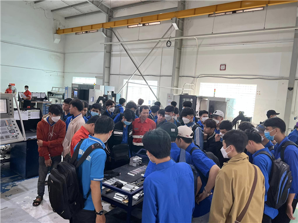 BỘ MÔN CHẾ TẠO MÁY ĐƯA SINH VIÊN K64 ĐI THAM QUAN THỰC TẾ