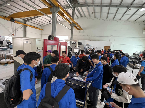 BỘ MÔN CHẾ TẠO MÁY ĐƯA SINH VIÊN K64 ĐI THAM QUAN THỰC TẾ