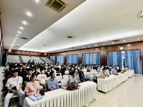 GẶP MẶT TÂN SINH VIÊN TẠI KHOA CƠ KHÍ - HƯỚNG TỚI HÀNH TRÌNH HỌC TẬP THÀNH CÔNG