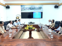 GIẢNG VIÊN VÀ SINH VIÊN GIAO LƯU CÙNG GS.TS.NGƯT - LÊ CHÍ HIỆP - ĐHBK TP. HỒ CHÍ MINH