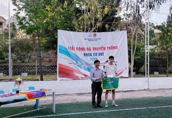 BẾ MẠC GIẢI BÓNG ĐÁ TRUYỀN THỐNG KHOA CƠ KHÍ