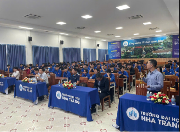 CHƯƠNG TRÌNH GIAO LƯU GIỮA CÁC CHUYÊN GIA THIẾT KẾ CÔNG TY DAIKIN VIỆT NAM VÀ SINH VIÊN NGÀNH KỸ THUẬT NHIỆT, TRƯỜNG ĐH NHA TRANG