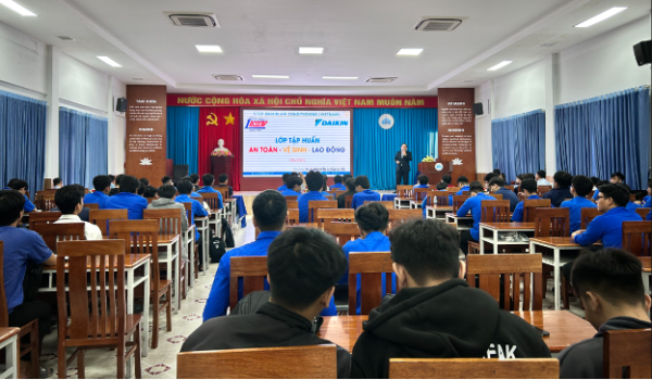 CHƯƠNG TRÌNH GIAO LƯU GIỮA CÁC CHUYÊN GIA THIẾT KẾ CÔNG TY DAIKIN VIỆT NAM VÀ SINH VIÊN NGÀNH KỸ THUẬT NHIỆT, TRƯỜNG ĐH NHA TRANG