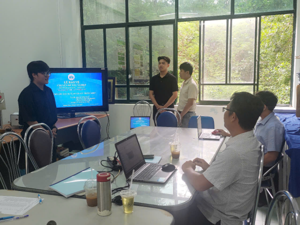 SINH VIÊN NGÀNH KỸ THUẬT CƠ ĐIỆN TỬ K63 BẢO VỆ THÀNH CÔNG CHUYÊN ĐỀ TỐT NGHIỆP