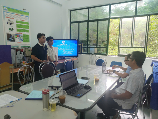 SINH VIÊN NGÀNH KỸ THUẬT CƠ ĐIỆN TỬ K63 BẢO VỆ THÀNH CÔNG CHUYÊN ĐỀ TỐT NGHIỆP