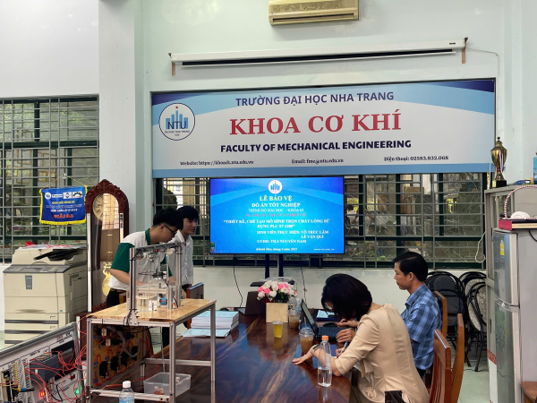 SINH VIÊN NGÀNH KỸ THUẬT CƠ ĐIỆN TỬ K63 BẢO VỆ THÀNH CÔNG CHUYÊN ĐỀ TỐT NGHIỆP