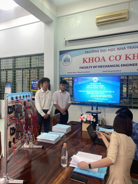 SINH VIÊN NGÀNH KỸ THUẬT CƠ ĐIỆN TỬ K63 BẢO VỆ THÀNH CÔNG CHUYÊN ĐỀ TỐT NGHIỆP