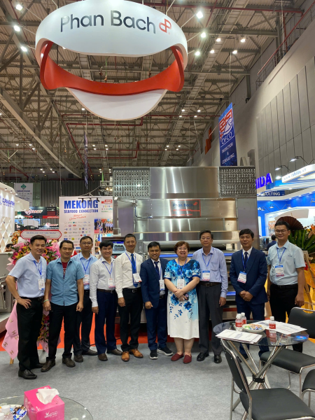 ĐOÀN CÔNG TÁC CỦA NHÀ TRƯỜNG THAM DỰ TRIỂN LÃM QUỐC TẾ THUỶ SẢN VIỆT NAM -VIETFISH 2025