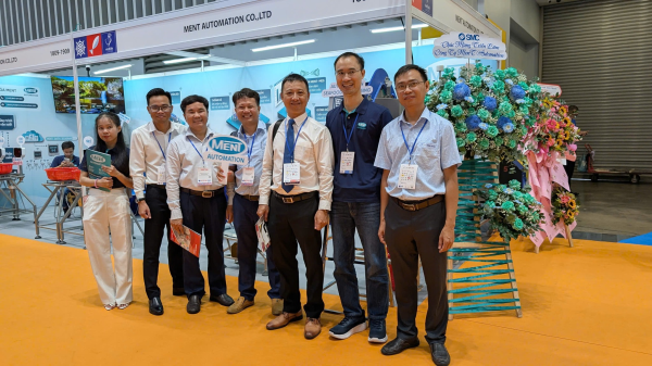 ĐOÀN CÔNG TÁC CỦA NHÀ TRƯỜNG THAM DỰ TRIỂN LÃM QUỐC TẾ THUỶ SẢN VIỆT NAM -VIETFISH 2025