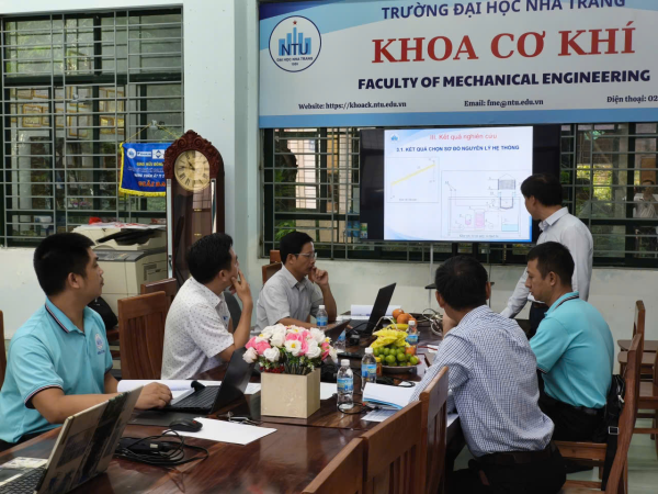 Nghiệm thu thành công đề tài thiết bị khử mặn ứng dụng năng lượng mặt trời