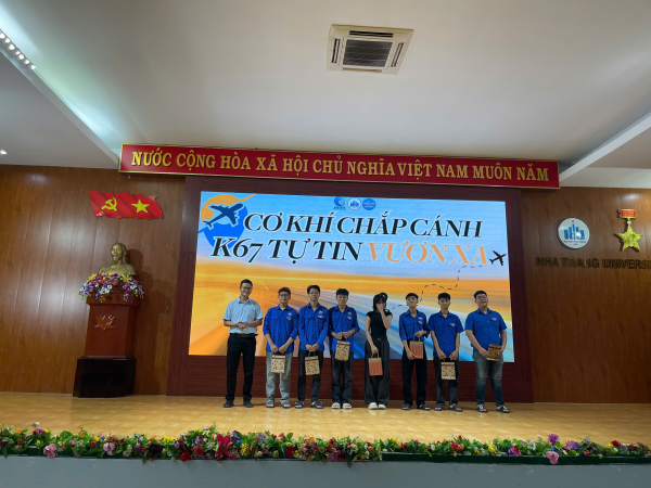 LỄ GẶP MẶT VÀ TRAO HỌC BỔNG TÂN SINH VIÊN K67 – KHOA CƠ KHÍ