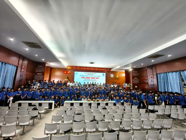 LỄ GẶP MẶT VÀ TRAO HỌC BỔNG TÂN SINH VIÊN K67 – KHOA CƠ KHÍ